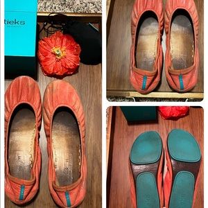 Poppy Tieks size 11